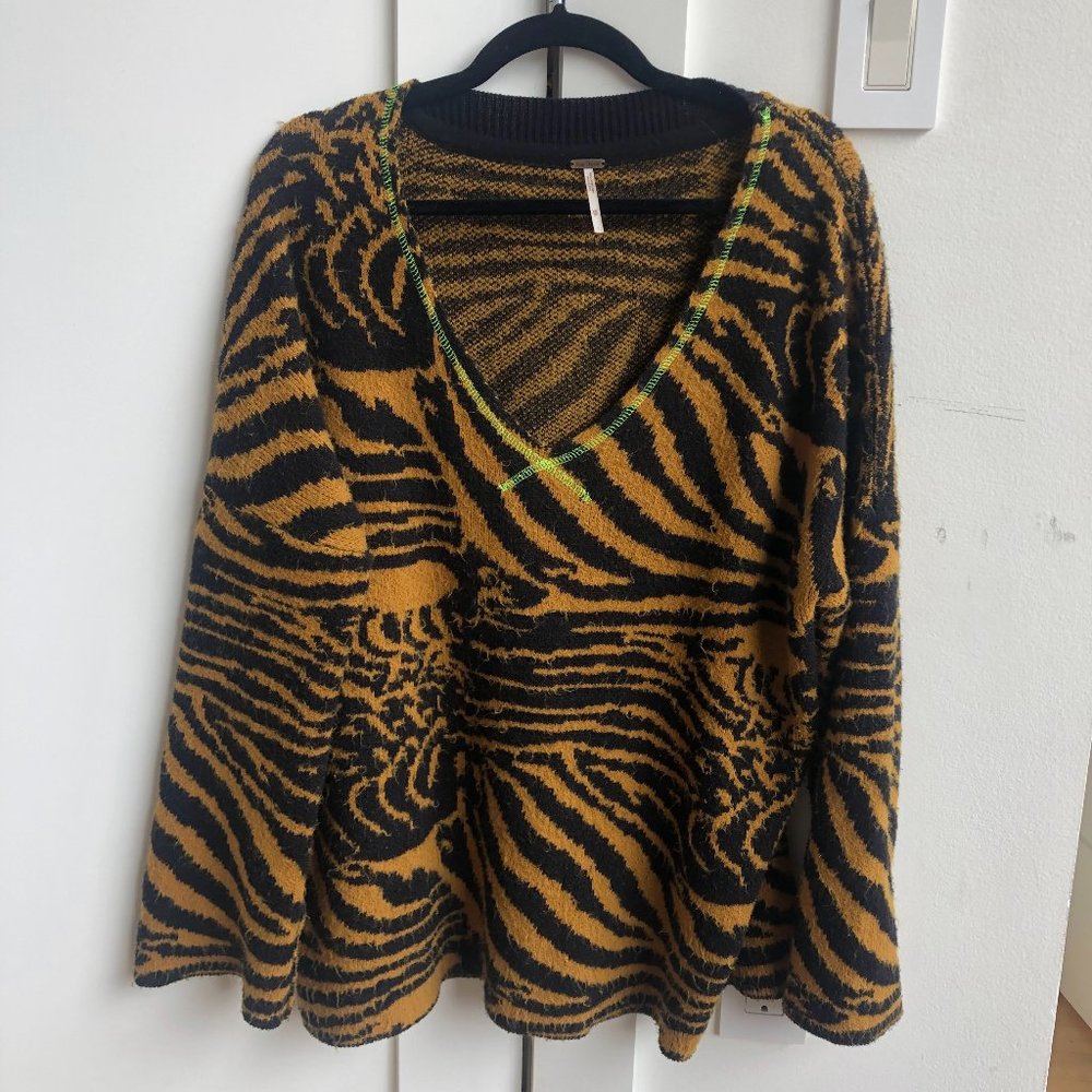 Free People Animal Print V-Neck Oversized Long Sleeve Sweater Neon Stitching